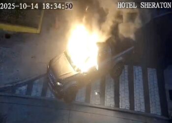 Explotó un vehículo cerca de un centro comercial en Ecuador y una persona murió