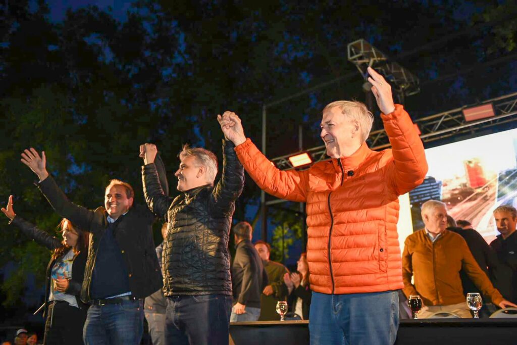 Schiaretti y Llaryora cerraron la campaña en Río Cuarto con críticas al Gobierno nacional y un llamado al federalismo