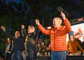 Schiaretti y Llaryora cerraron la campaña en Río Cuarto con críticas al Gobierno nacional y un llamado al federalismo