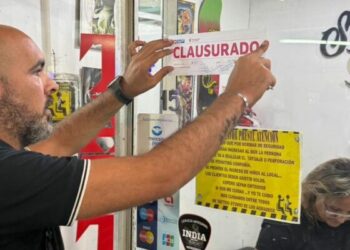 Clausuraron la Galería Espacial y detuvieron a diez personas por venta ilegal de celulares