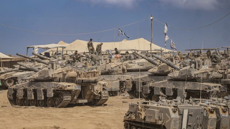 Soldados de Israel en el borde la Franja de Gaza.
