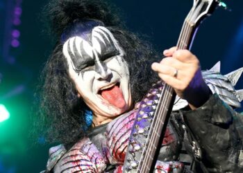 Gene Simmons se desmayó al volante y fue hospitalizado de emergencia