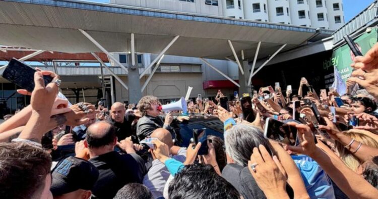 Incidentes en Santa Fe durante la visita de Milei: enfrentamiento entre militantes