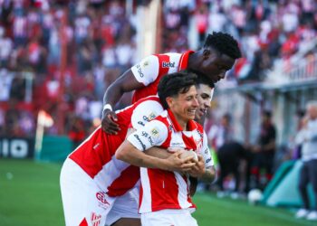 Instituto se hizo fuerte de local y venció 2-0 a Atlético Tucumán