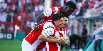 Instituto se hizo fuerte de local y venció 2-0 a Atlético Tucumán Instituto se hizo fuerte de local y venció 2-0 a Atlético Tucumán