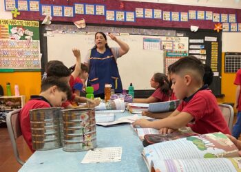 La propuesta promovió el pensamiento lógico, la colaboración y la creatividad desde edades tempranas, a través del juego.