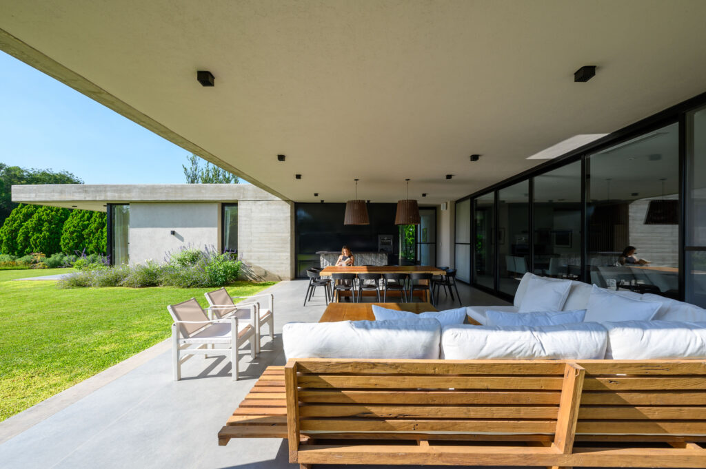 Casas abiertas. Cómo integrar interior y exterior en primavera