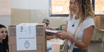 Votó Laura Jure: Hoy es el día de la civilidad La ministra provincial y candidata a diputada Laura Jure.