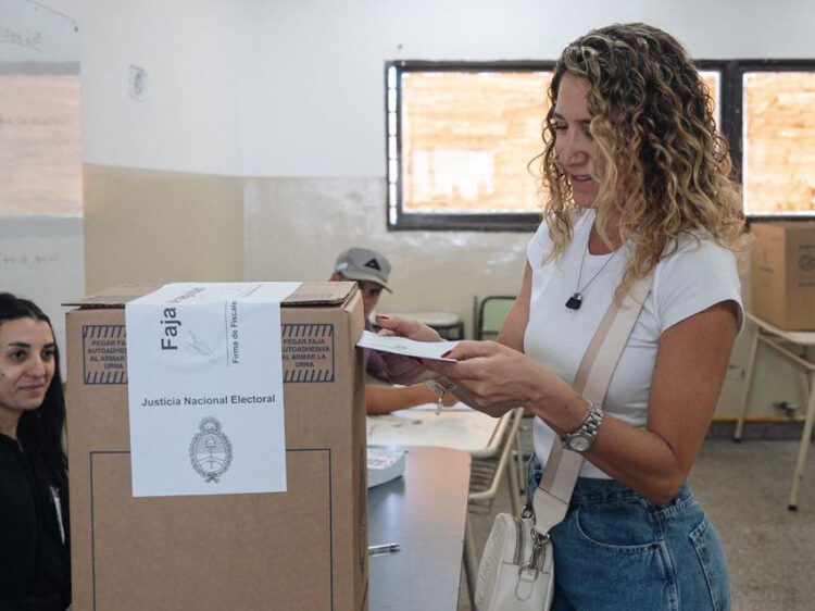Votó Laura Jure: Hoy es el día de la civilidad La ministra provincial y candidata a diputada Laura Jure.