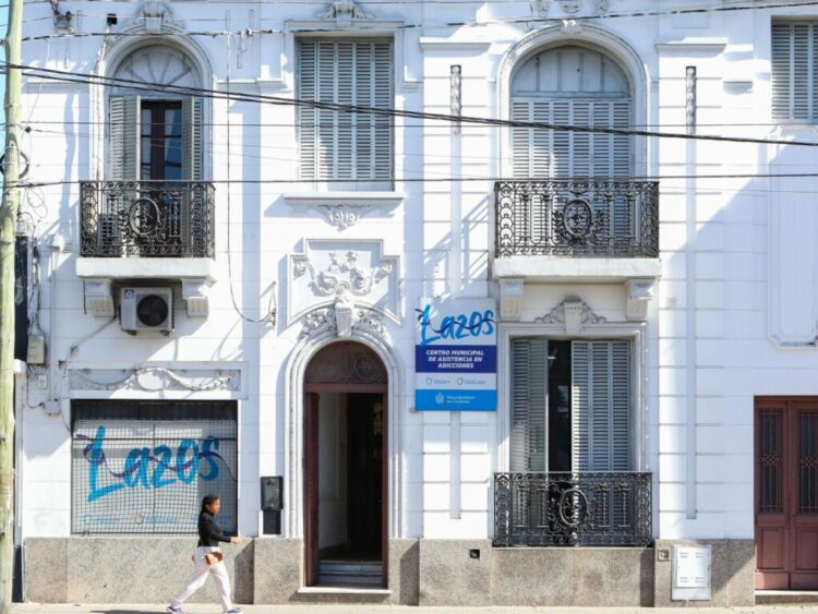 Lazos: Castro Barros 559