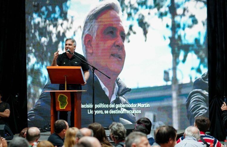 El gobernador Llaryora encabezó el acto por el Día del Camino en la ciudad de Oliva.