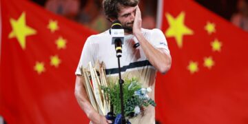 Llegó desde la qualy, venció a Djokovic en semis y le ganó a su primo en la final del Masters 1000 de Shanghái