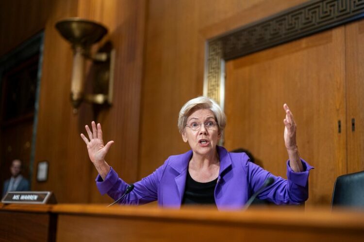 La senadora estadounidense Elizabeth Warren utilizó un video de Javier Milei cantando en el Movistar Arena para cuestionar el millonario respaldo financiero de Donald Trump a Argentina.