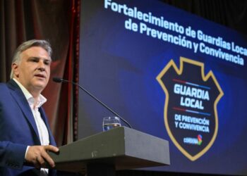 El gobernador Martín Llaryora encabezó la entrega de vehículos 0 km, armas menos letales y chalecos balísticos para 130 localidades.