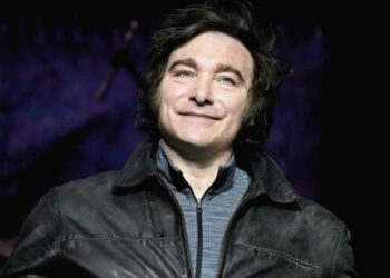 Milei regresa a Buenos Aires por tierra debido a las fuertes tormentas