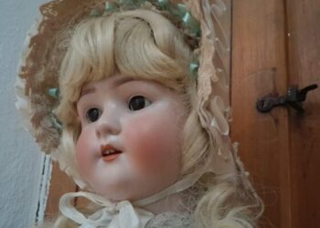 El museo San Alberto inaugura una muestra dedicada a las muñecas históricas y la memoria infantil