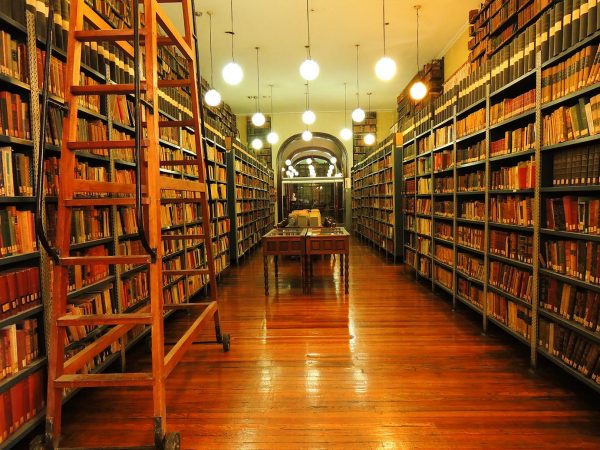 Cuando los libros llaman: Córdoba celebra la “Noche de las Bibliotecas” La Biblioteca Mayor de la Universidad Nacional de Córdoba, uno de los espacios históricos incluidos en el recorrido de la Noche de las Bibliotecas.