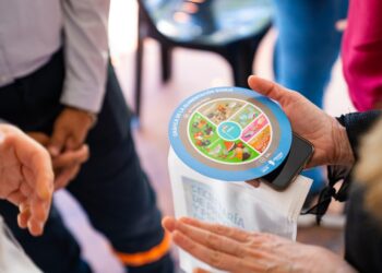 Organismos internacionales subrayan la importancia de dietas saludables, la reducción de desperdicios y la protección de los suelos, el agua y la biodiversidad en la producción.