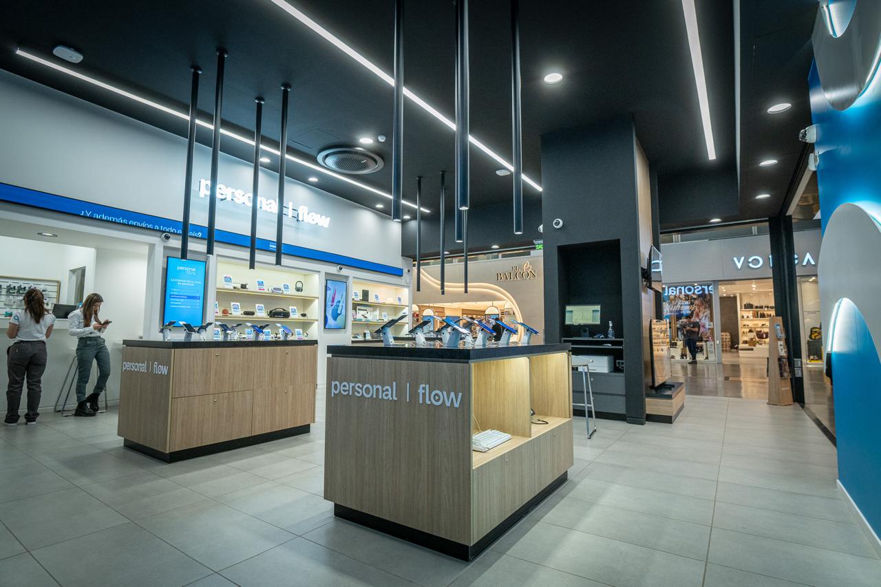 Es una tienda dedicada integralmente a la venta de tecnología y a brindar servicios.
