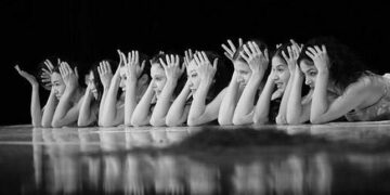 “Yuxtaponiendo a Pina”: danza que convierte la historia en movimiento “Yuxtaponiendo a Pina”: danza que convierte la historia en movimiento