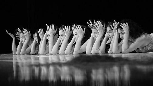 “Yuxtaponiendo a Pina”: danza que convierte la historia en movimiento El elenco subirá a escena este viernes a las 18.