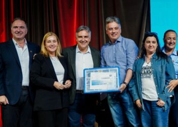 La Provincia entregó kits de robótica a 132 escuelas