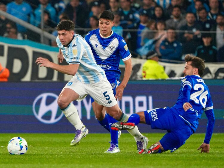 En cuartos de final, Racing eliminó a Vélez Sarsfield.