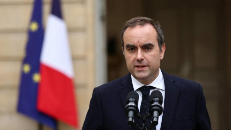 Sébastien Lecornu se convirtió en el primer ministro con menos tiempo en el cargo en Francia.