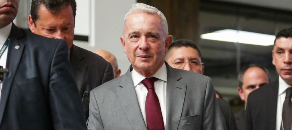 Revocaron la condena del ex presidente Álvaro Uribe