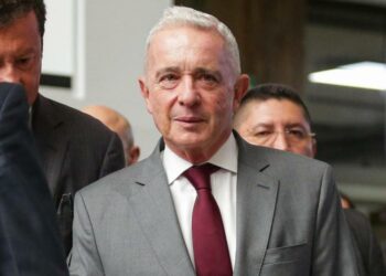 Revocaron la condena del ex presidente Álvaro Uribe