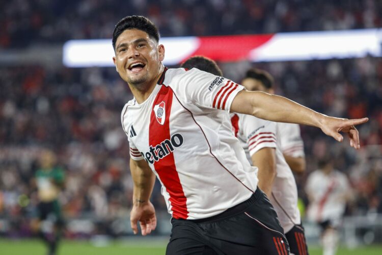 El delantero Maxi Salas, figura en River, disputó la última temporada con los colores de Racing.