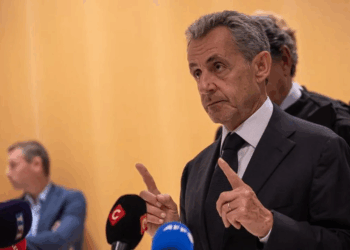 Sarkozy comienza a cumplir su condena de cinco años de prisión