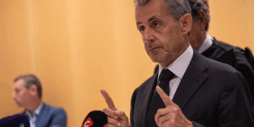 Sarkozy comienza a cumplir su condena de cinco años de prisión Sarkozy comienza a cumplir su condena de cinco años de prisión
