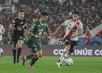 Sarmiento sorprendió a River y le ganó por la mínima en el Monumental