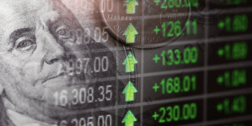 Tras las elecciones legislativas, el dólar tocó un piso de $1.350 y luego rebotó Dólar