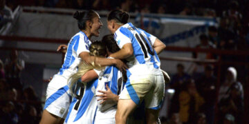 Tras vencer a Paraguay, Argentina visita a Uruguay por la segunda fecha Tras vencer a Paraguay, Argentina visita a Uruguay por la segunda fecha