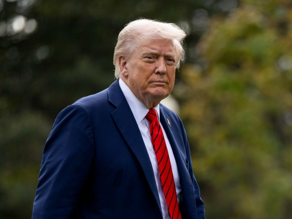 Trump anunció un arancel adicional de 100% a productos chinos