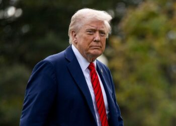 Trump anunció un arancel adicional de 100% a productos chinos