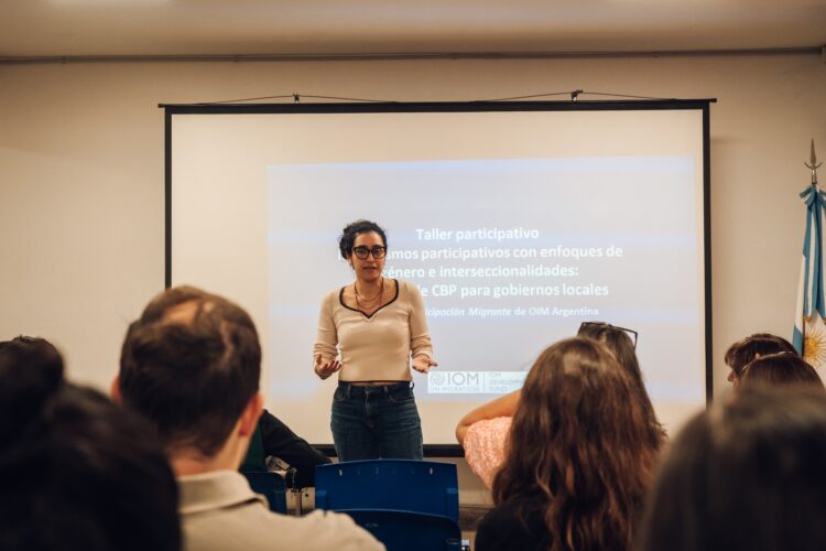 La capacitación abordó los desafíos que enfrentan las diversidades LGBTIQ+ en contextos de migración, reforzando el compromiso de Córdoba con políticas inclusivas y de derechos humanos.