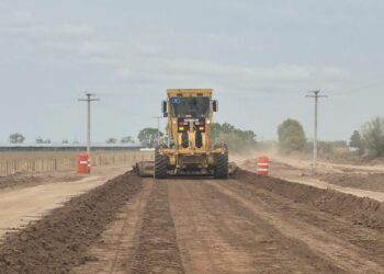 Córdoba avanza con la pavimentación de casi 60 kilómetros en la Ruta Provincial 10
