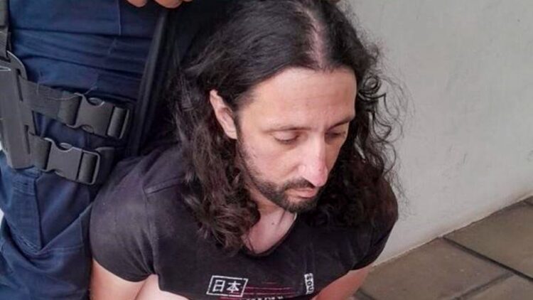 Efectivos policiales rastrillaron la zona del arroyo Yeruá, en Concordia, donde fue hallado un cuerpo que podría pertenecer al chofer de Uber desaparecido. La investigación busca confirmar si Pablo Laurta, ya acusado por un doble femicidio en Córdoba, también lo asesinó para eliminar testigos.
