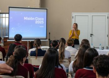 Estudiantes del secundario podrán acceder a cursos tecnológicos gratuitos