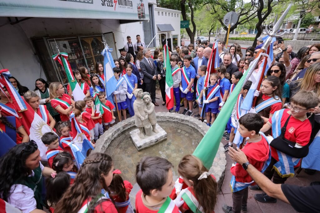 La ciudad celebra la restauración de la obra “Las Niñas de la Cañada”