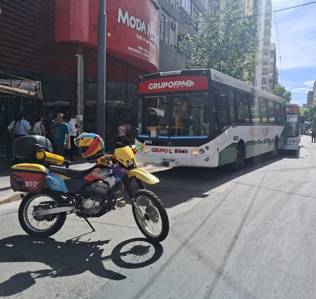 Tres colectivos colisionaron en el centro de la ciudad