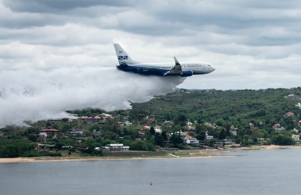 Unieron fuerzas, en un operativo aéreo contra incendios, con el avión más grande de Latinoamérica Unieron fuerzas, en un operativo aéreo contra incendios, con el avión más grande de Latinoamérica