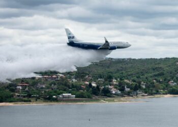 Unieron fuerzas, en un operativo aéreo contra incendios, con el avión más grande de Latinoamérica