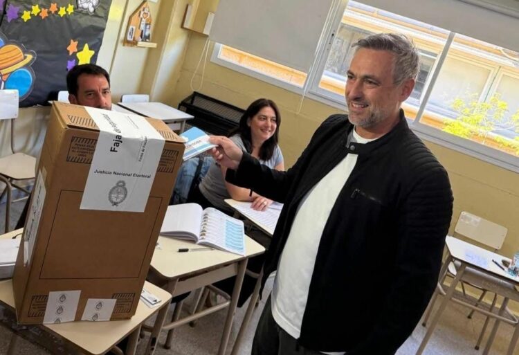 Ramón Mestre llamó a los cordobeses a participar: “Nadie va a votar por uno mismo” Ramón Mestre votó en Córdoba y llamó a la ciudadanía a ejercer su derecho con compromiso y esperanza.