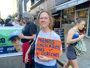 En una Argentina en crisis, la salud mental se reclama en las calles: “No se cura con pastillas, sino con trabajo, vivienda y dignidad” En una Argentina en crisis, la salud mental se reclama en las calles: “No se cura con pastillas, sino con trabajo, vivienda y dignidad”