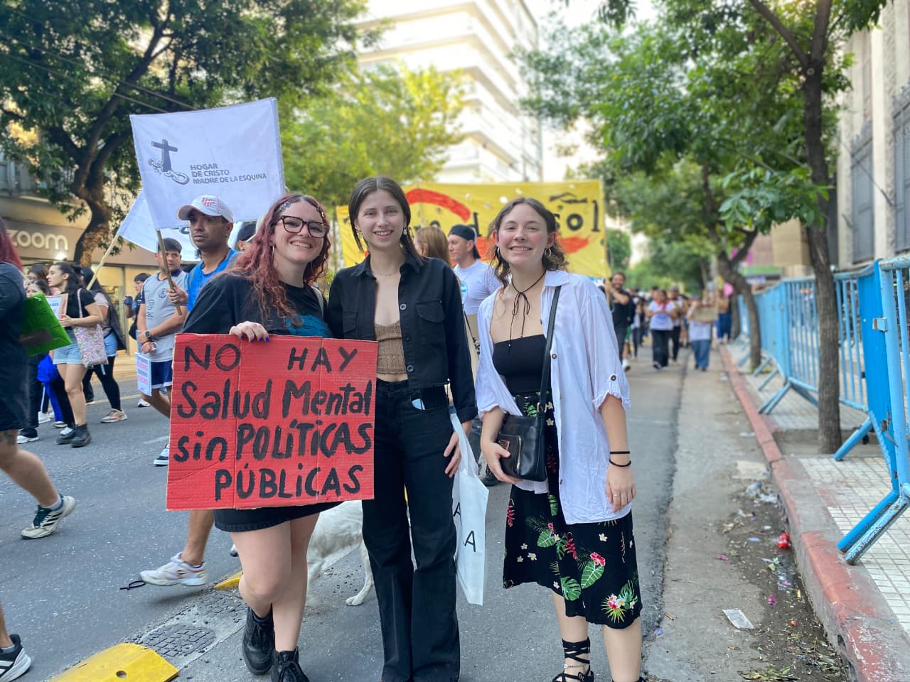 En una Argentina en crisis, la salud mental se reclama en las calles: “No se cura con pastillas, sino con trabajo, vivienda y dignidad” En una Argentina en crisis, la salud mental se reclama en las calles: “No se cura con pastillas, sino con trabajo, vivienda y dignidad”