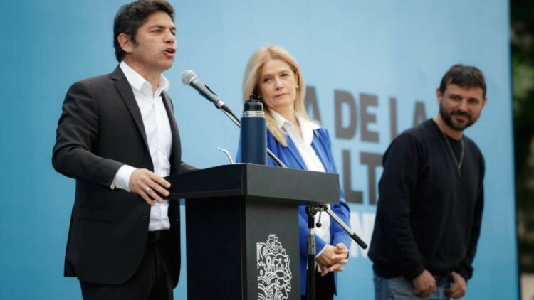 Cristina Fernández de Kirchner y Axel Kicillof encabezaron los actos por el Día de la Lealtad, donde reivindicaron las banderas históricas del peronismo y cuestionaron con dureza el acuerdo financiero del Gobierno con Estados Unidos.